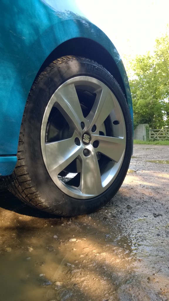 SEAT Leon FR review: alloy wheel