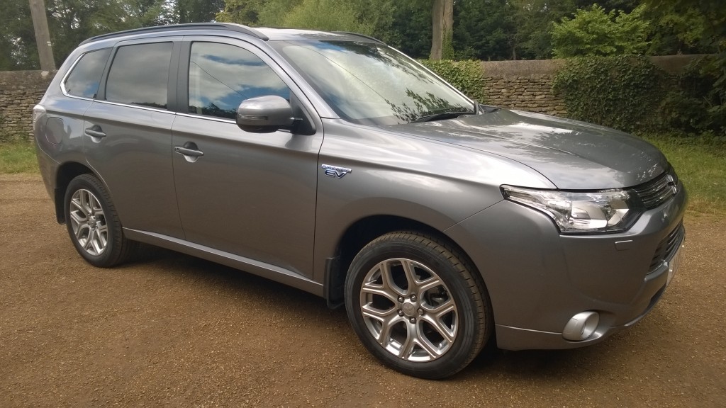 Mitsubishi Outlander PHEV Side View