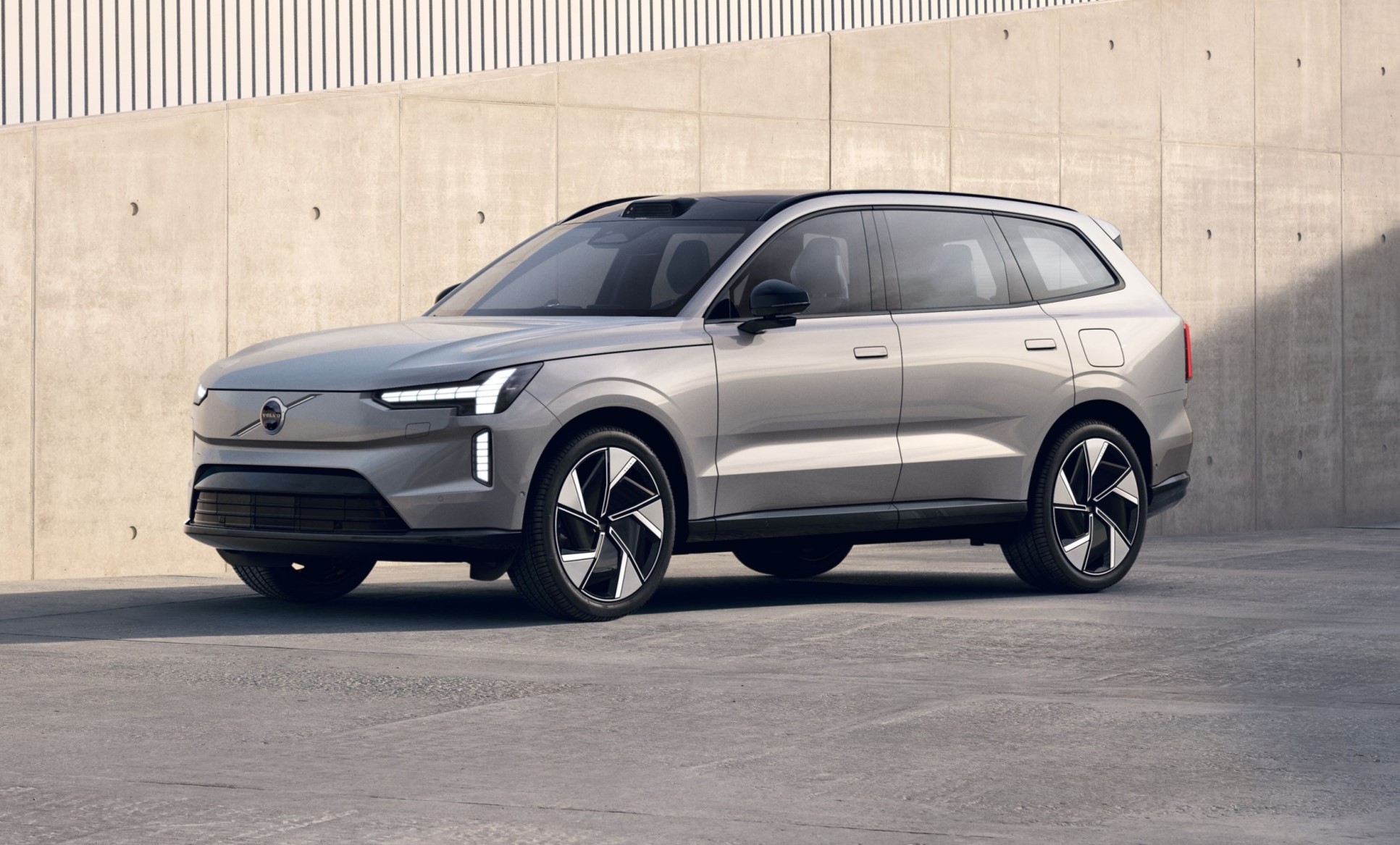 The new all-electric Volvo EX90 unveiled | Car Review