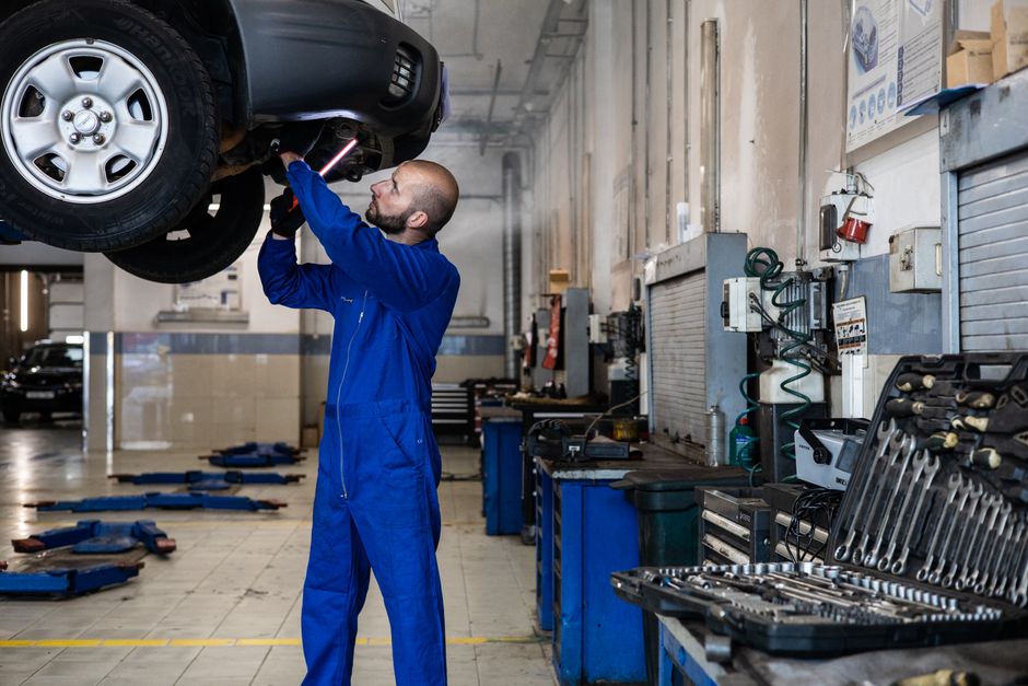 Servicing & Maintaining a Leased Car: Whose Job Is It?