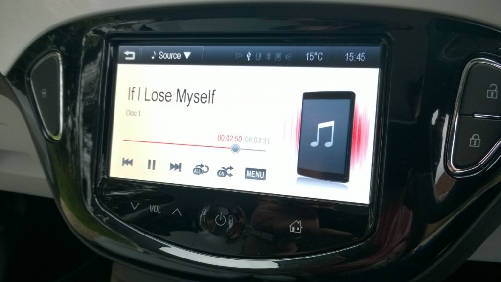 IntelliLink screen control in Vauxhall Adam White Edition