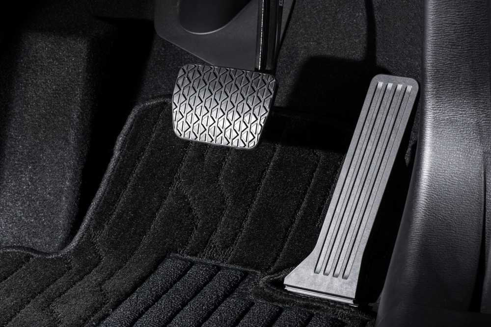 How to Drive an Automatic Car Picture of accelerator and brake pedal 