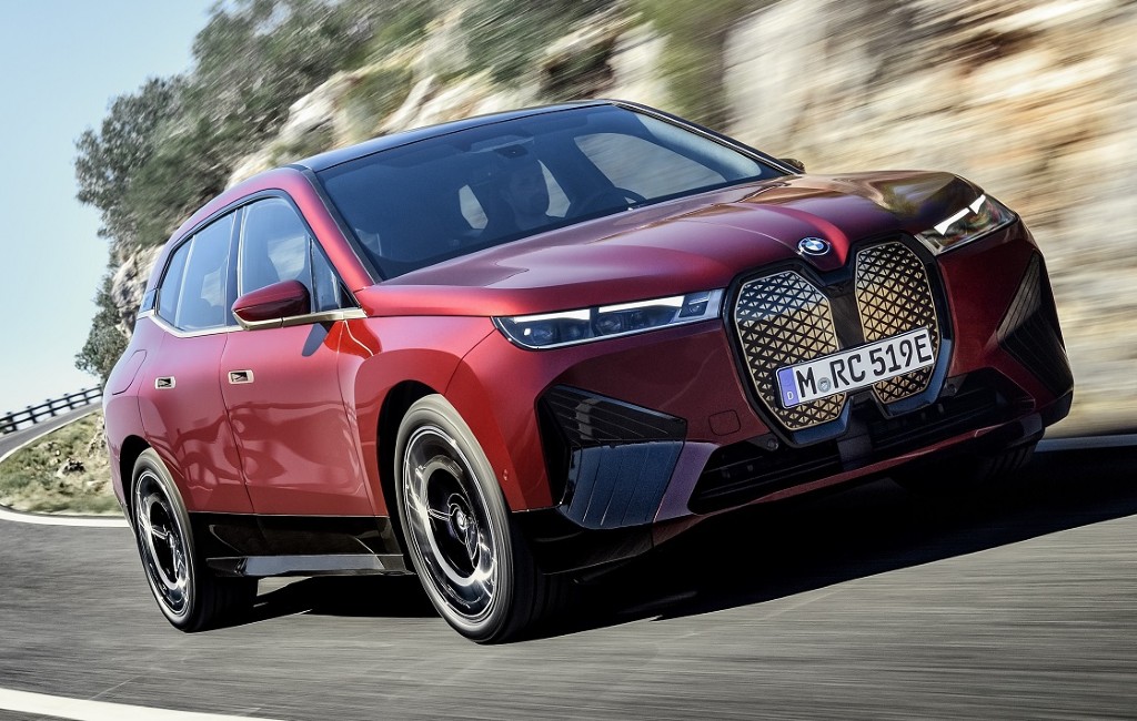 Electric BMW iX xDrive40 is revealed