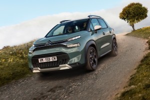 Citroen C3 Aircross car lease driving downhill