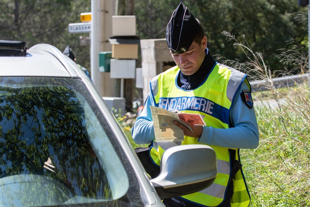 gendarme booking motorist