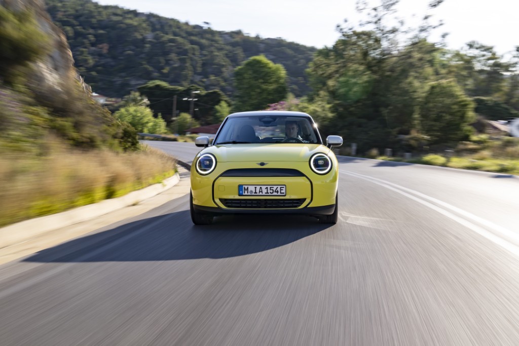 Mini Cooper Hatchback 2024 Review | Key Features & Specs
