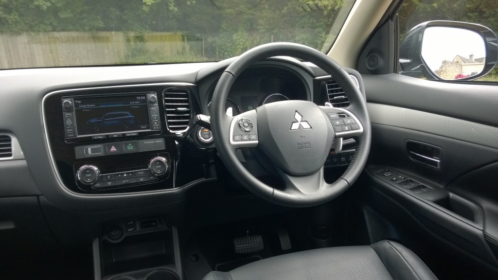 Mitsubishi Outlander PHEV Driver's Environment