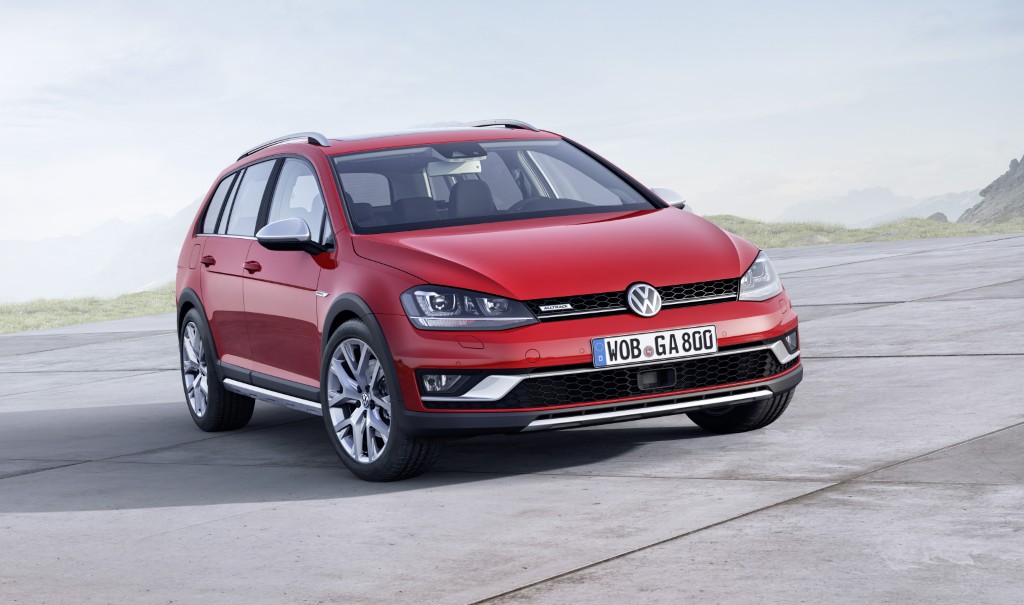 VW Golf Alltrack breaks cover