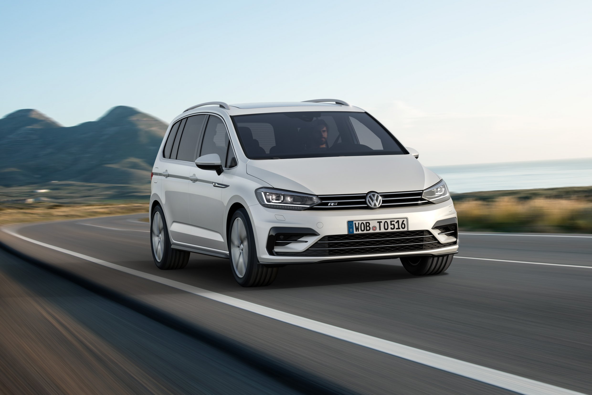 Eye-catching VW Touran R-Line revealed