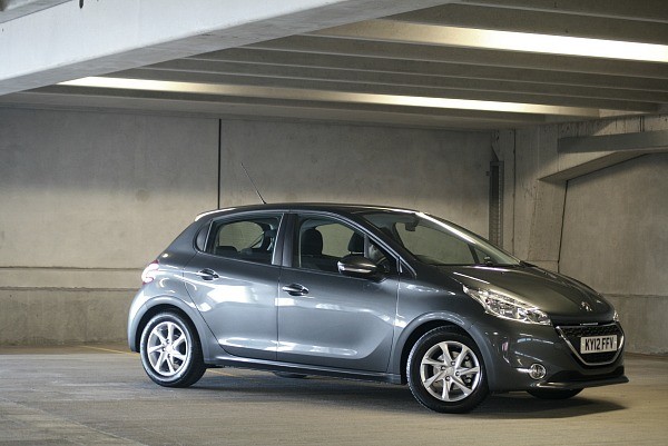 Peugeot 208: Full on the road review