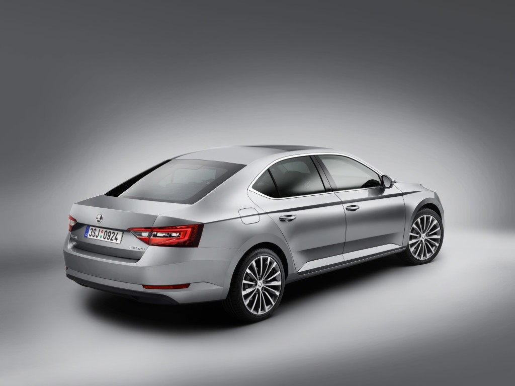 New Skoda Superb revealed